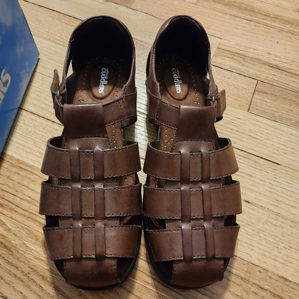 Ladies 8.5 Cuddlers Sandals